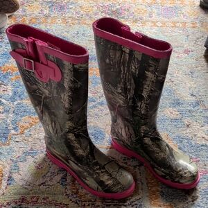 Pink and Camouflage Women's Winter Boots